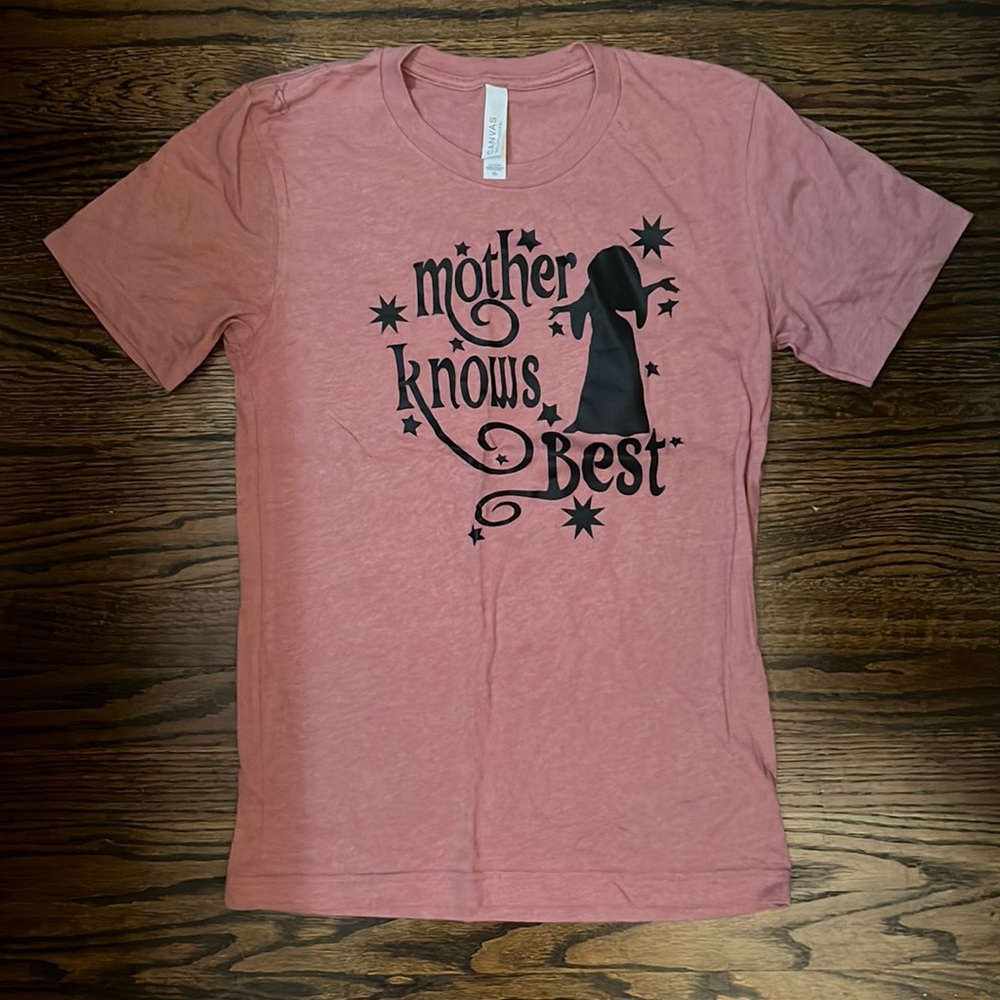 Women’s Tee Shirt in Mauve Pink Size XS that says ‘Mother Knows Best.’